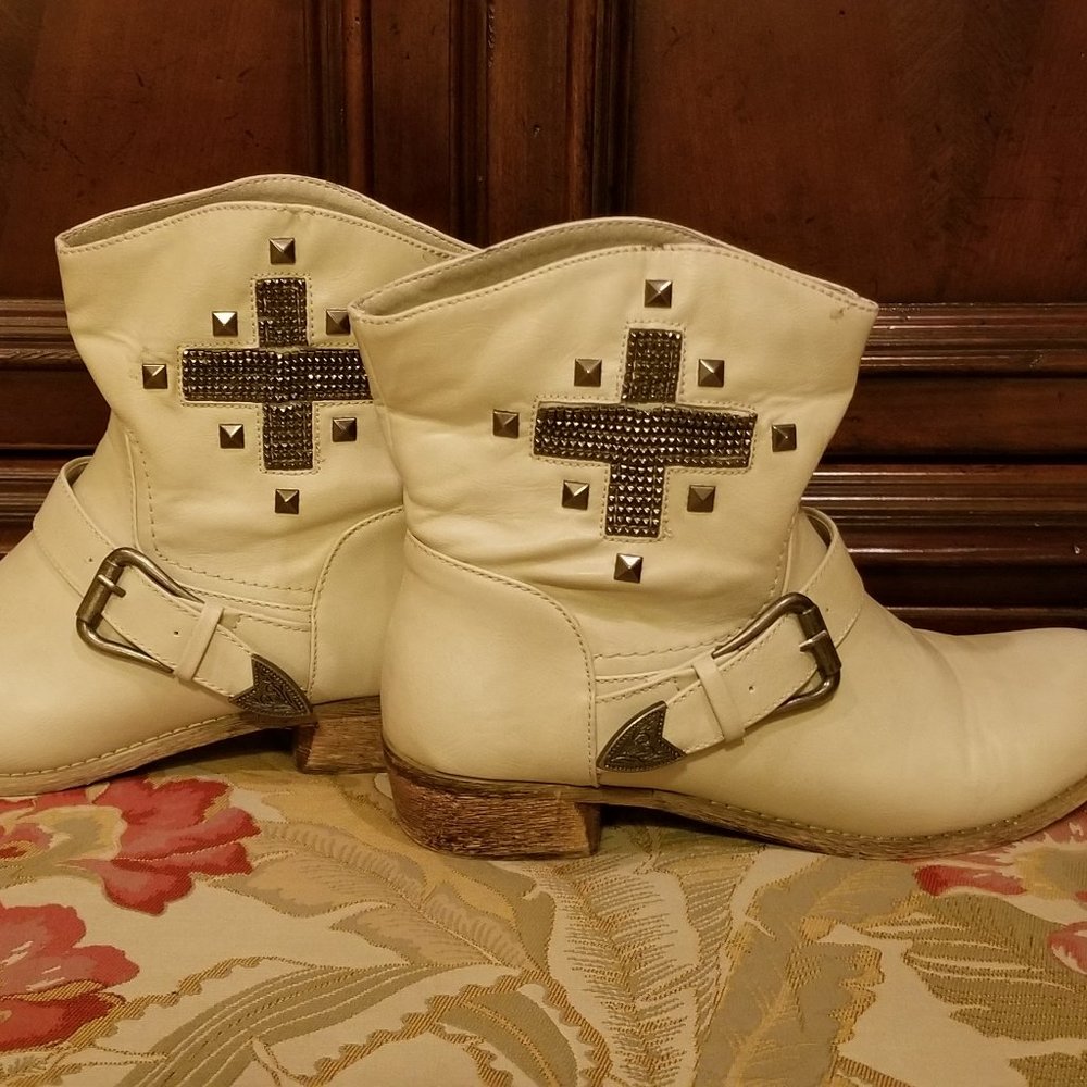 Buckle Boot - Picture 4 of 6